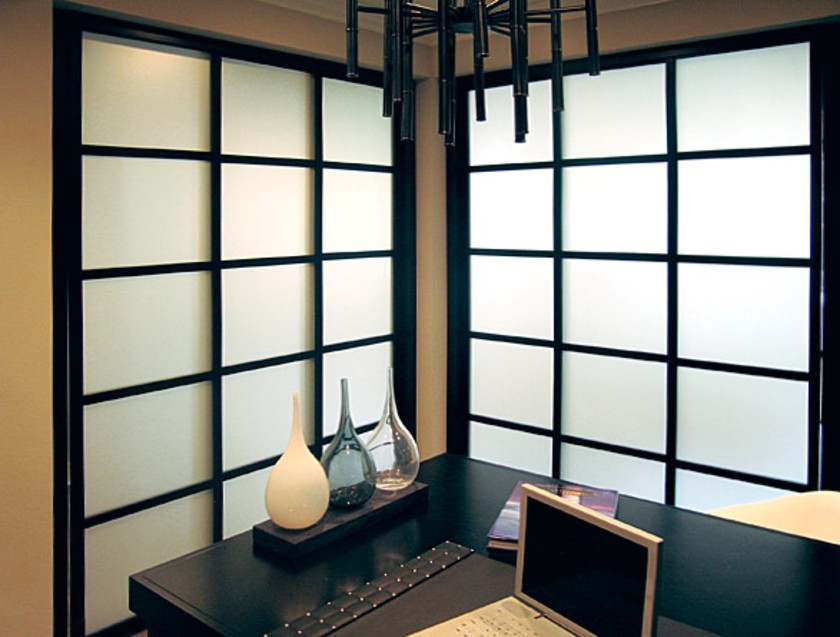 Угловая перегородка в японском стиле с матовым стеклом Черемхово
