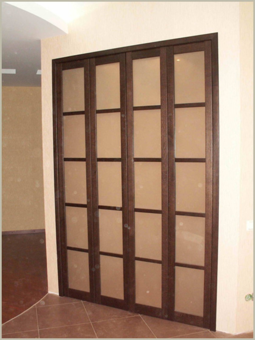 Двери гармошка с матовым стеклом и накладными разделителями Черемхово