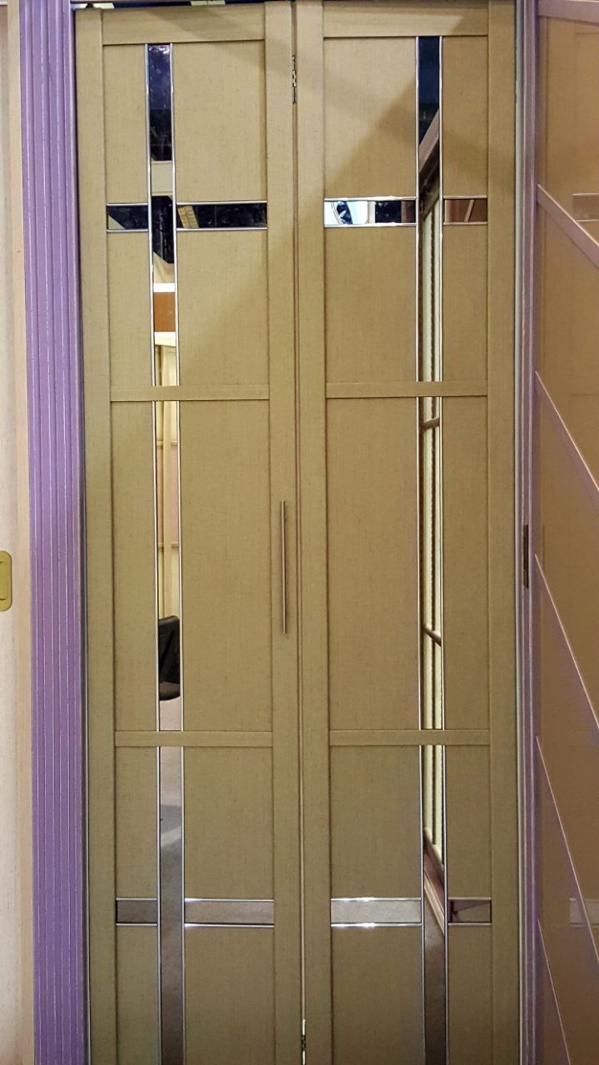 Двери гармошка шпонированные с зеркальным декором Черемхово