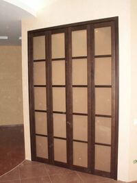 Двери гармошка с матовым стеклом и накладными разделителями Черемхово