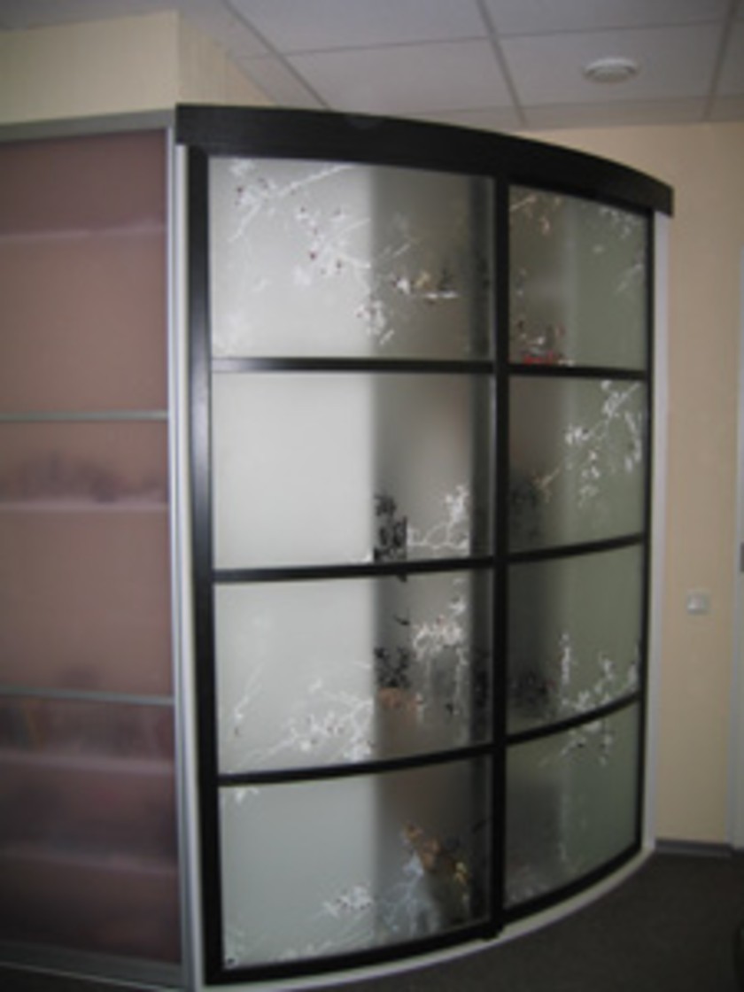 Шкаф купе радиусный с рисунком на стекле Черемхово